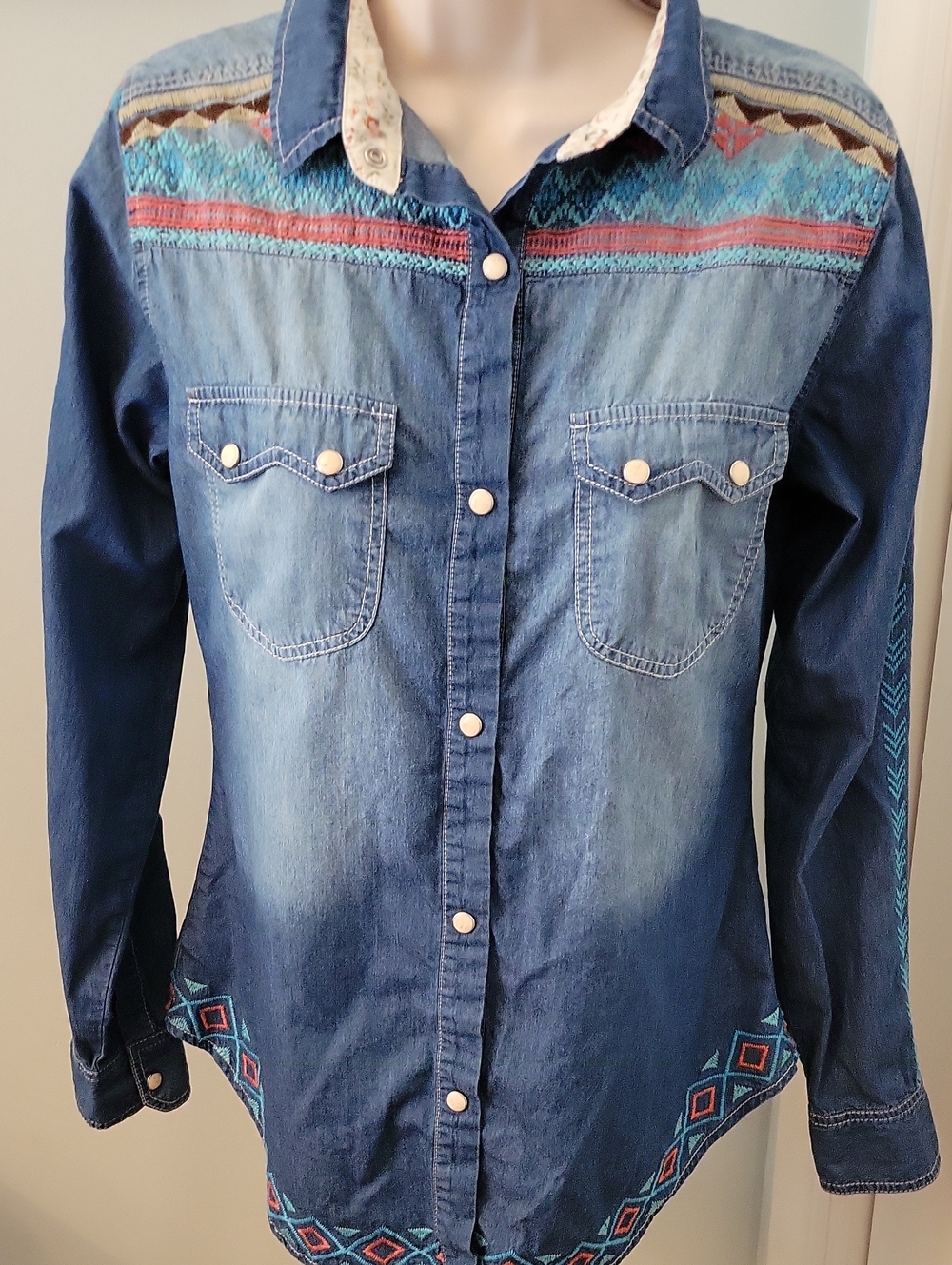 Tasha Polizzi Women’s Denim Western Button-down Embroidered Shirt Size Small